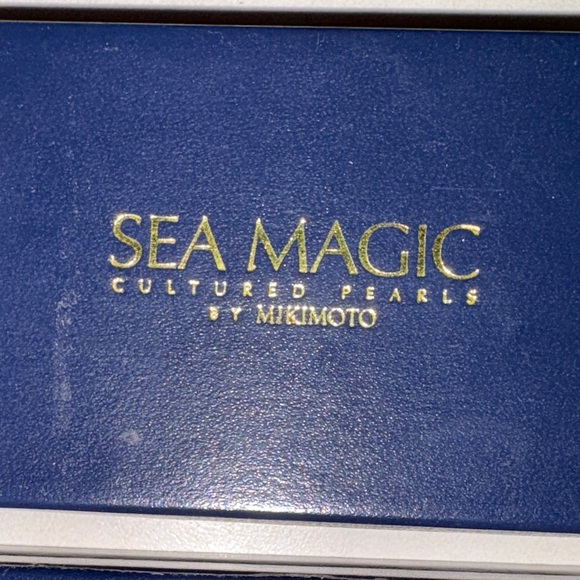 Elegant Pearl Bracelet - Picture 4 of 6